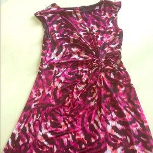 Dress in abstract print with rouching at waist